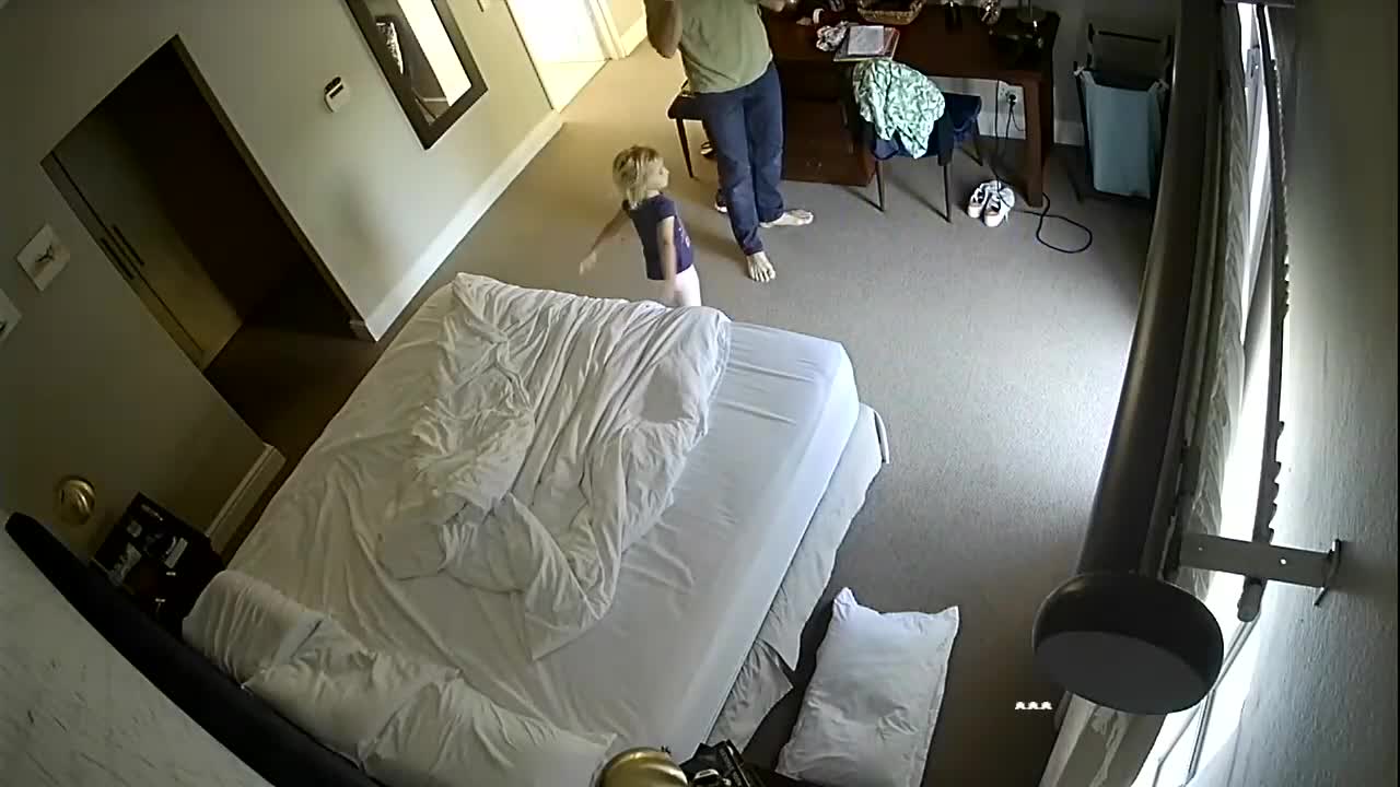 (Bad Parents) sex infront of kids ipcam leaked footage