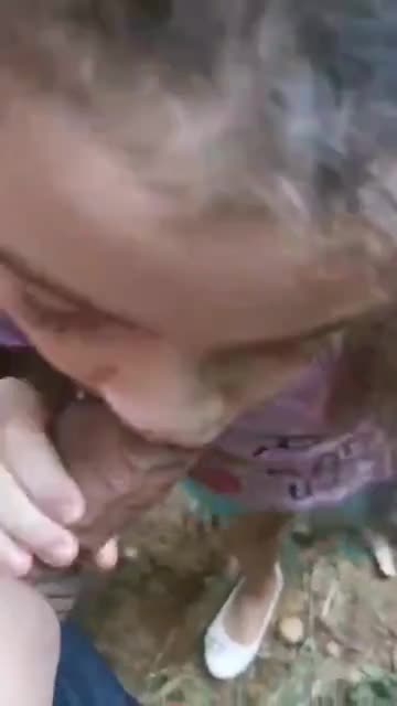 8 YO Blowjob hidden in the backyard