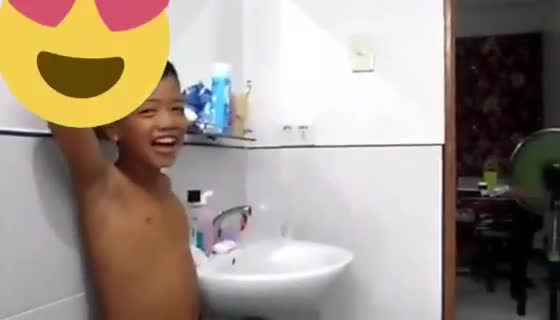 An 11-year-old Thai girl has great oral sex with her 8-year-old friend.