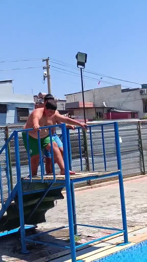 Gordão delícia amigo balança os peitos dele tesao safadinho