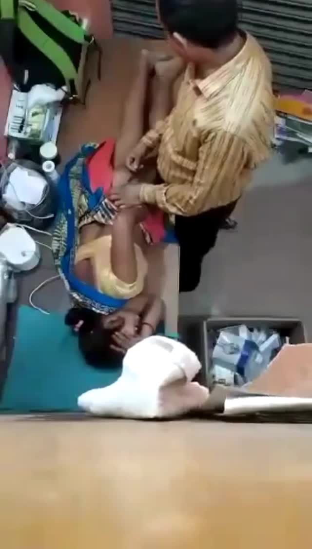 DESI VILLAGE BHABHI WITH DOCTOR lPCAM CAPTURE FINGERING HER PUSSY & INJECTION HER ASS