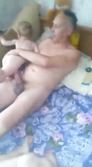 Perv Pedodad jerking infront of his 2 kids