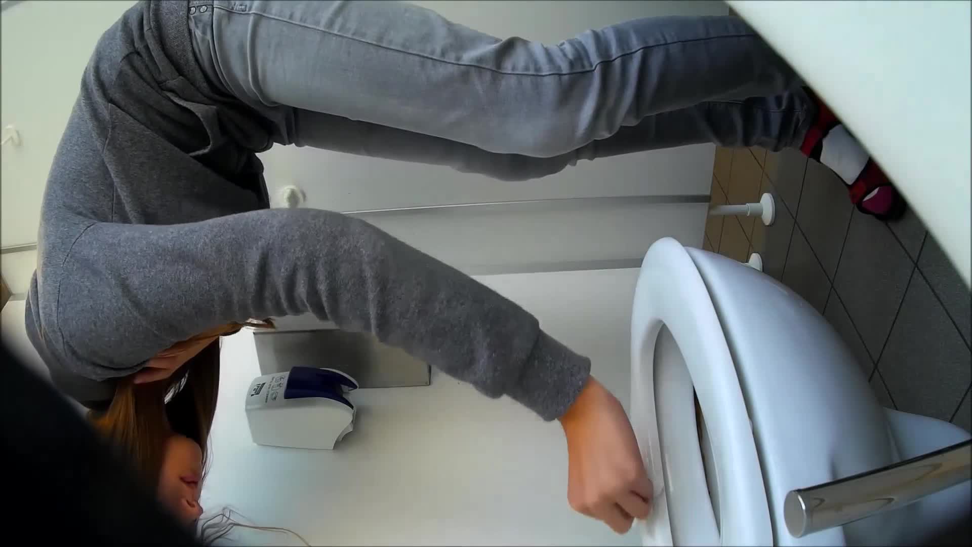 Hiddencam Girls piss 1080p FUL LHD