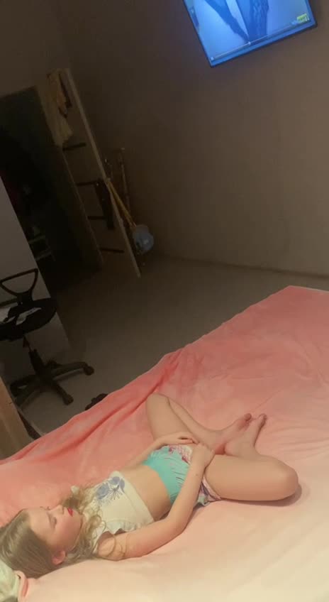8 year old girl watching porn and masturbating